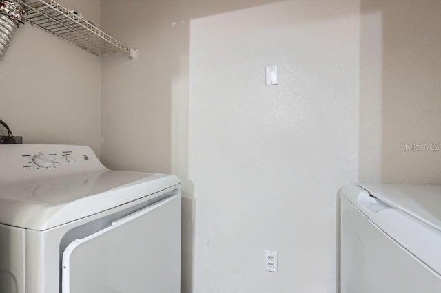 laundry room with laundry area and washer and clothes dryer