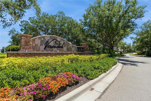 view of community / neighborhood sign