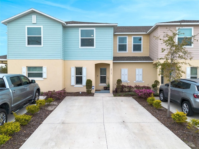 townhome / multi-family property featuring stucco siding