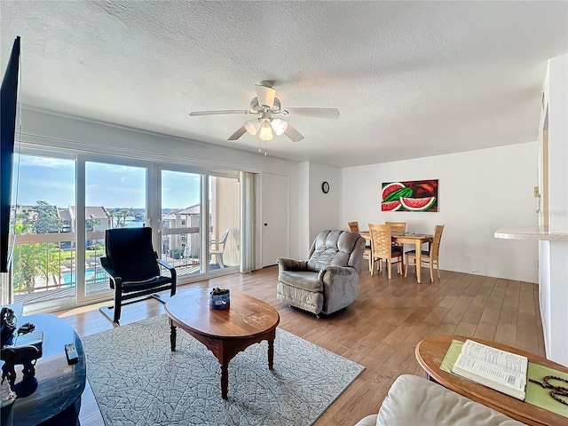 562 Orange Dr Unit 33, Altamonte Springs, FL 32701 - living room featuring a textured ceiling, ceiling fan, and light wood finished floors