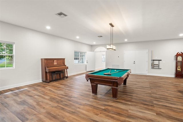 rec room featuring arched walkways, recessed lighting, visible vents, wood finished floors, and baseboards