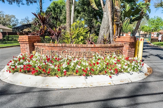 view of community / neighborhood sign