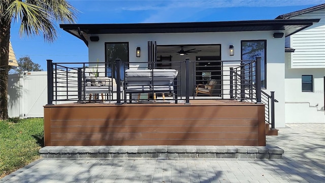 view of front facade with stucco siding