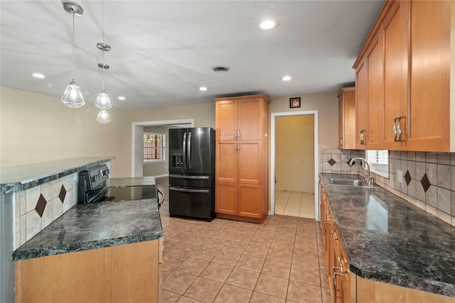 kitchen with light tile patterned floors, tasteful backsplash, visible vents, a sink, and black appliances