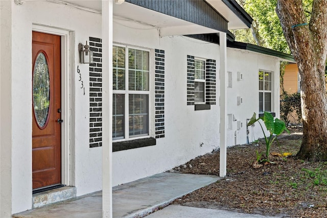 entrance to property with stucco siding