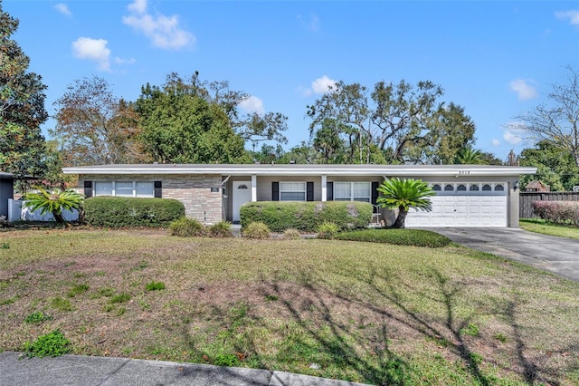 view of front of house featuring a front yard, driveway, and an attached garage