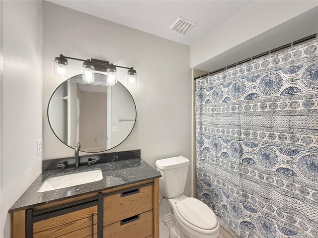 bathroom featuring toilet, curtained shower, vanity, and visible vents