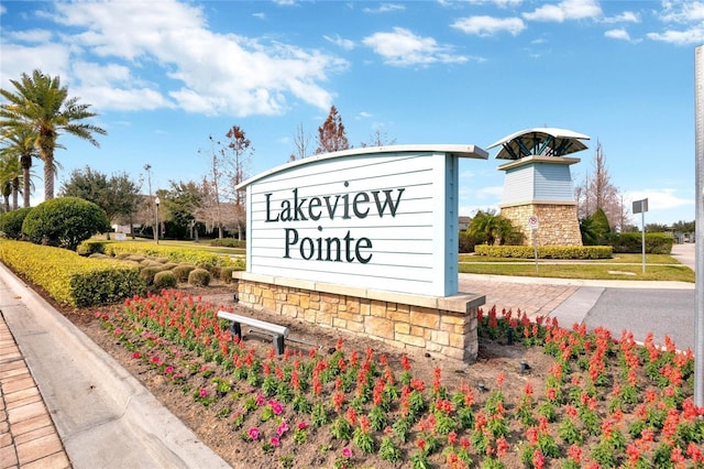 view of community / neighborhood sign