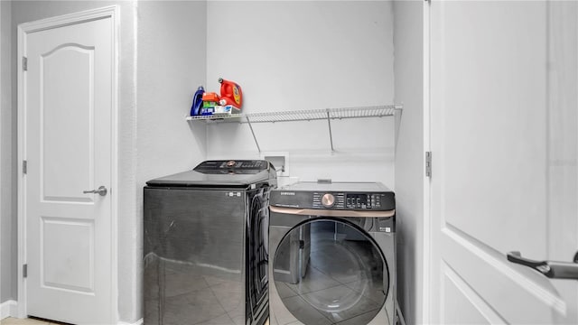 laundry area with laundry area and washer and clothes dryer