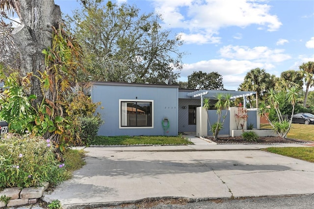 view of front of house with fence