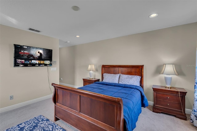 bedroom featuring light colored carpet, visible vents, baseboards, and recessed lighting