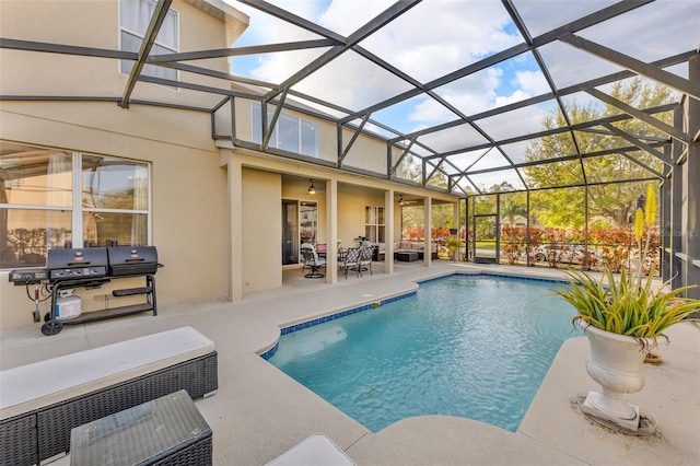 outdoor pool featuring a lanai, an outdoor hangout area, a ceiling fan, and a patio