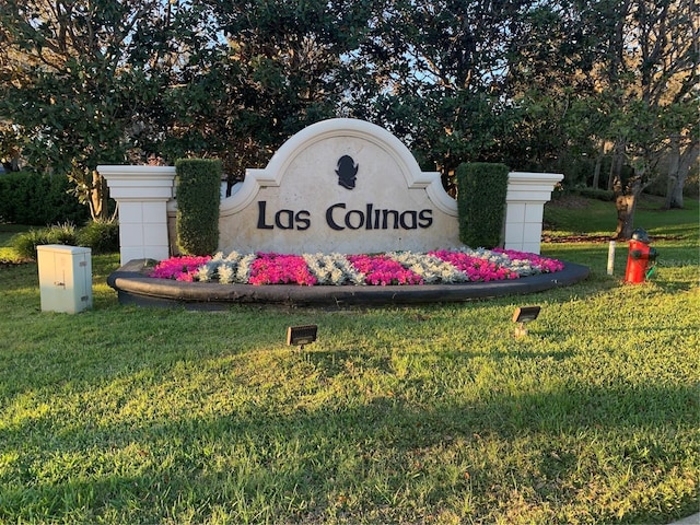 community sign with a lawn