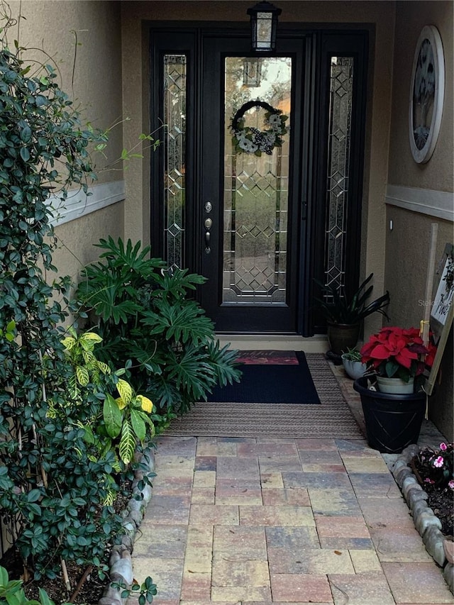 entrance to property with stucco siding