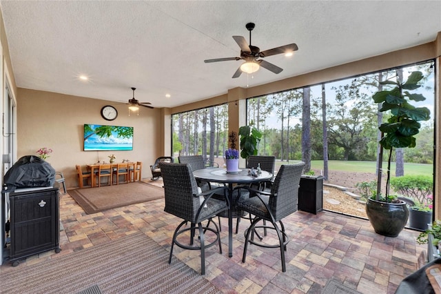 sunroom with ceiling fan