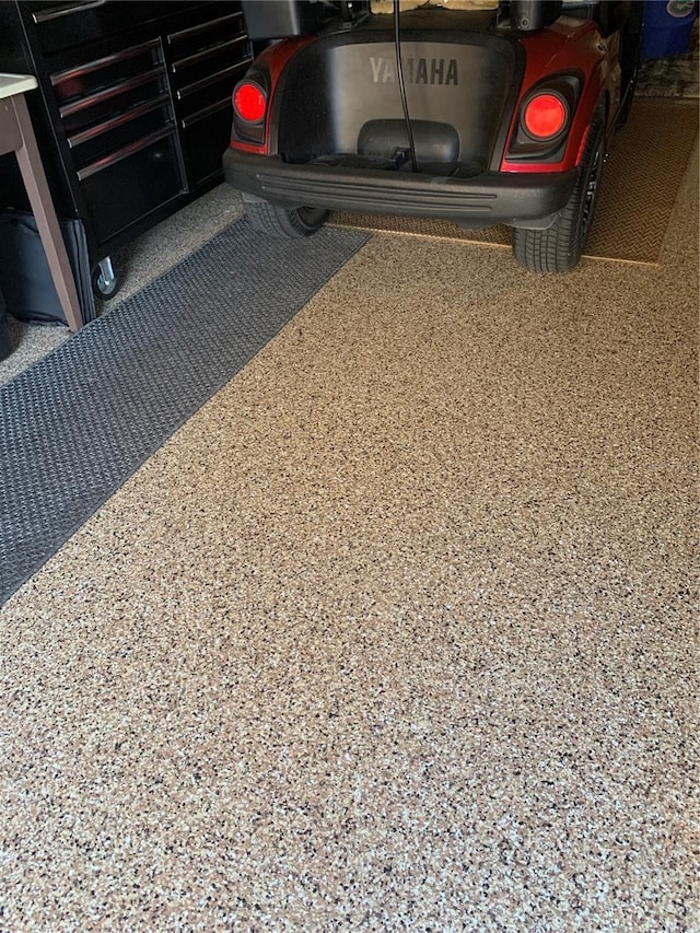 room details featuring speckled floor