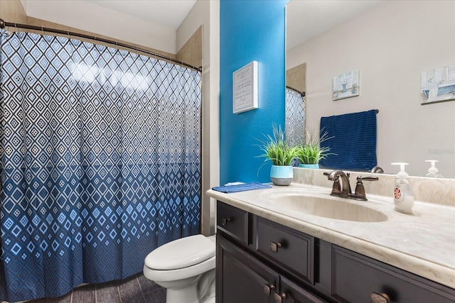 bathroom with a shower with curtain, vanity, and toilet