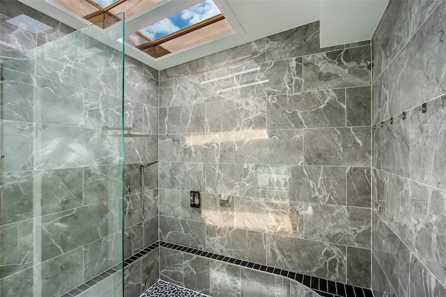 full bath with tiled shower