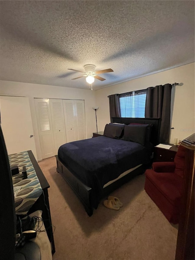 bedroom featuring a textured ceiling, carpet flooring, and ceiling fan