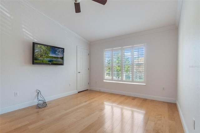 empty room with light wood finished floors, baseboards, ornamental molding, and a ceiling fan