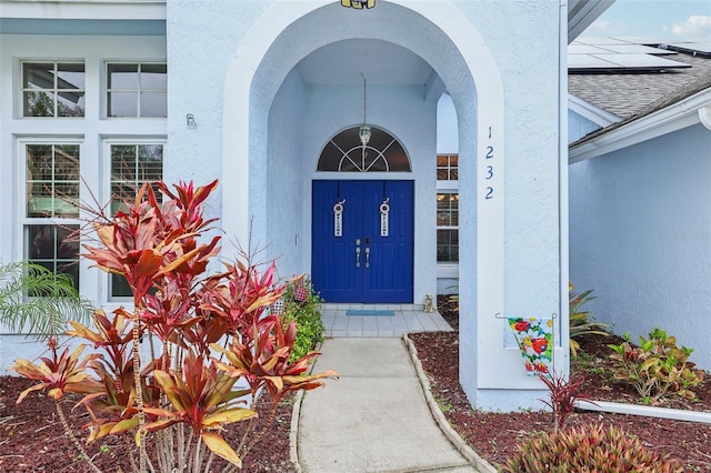 property entrance featuring stucco siding