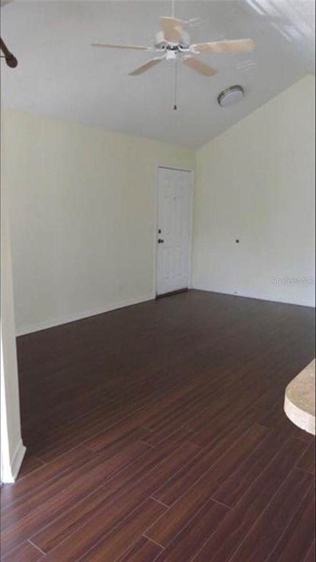 unfurnished room featuring dark wood-style floors and ceiling fan