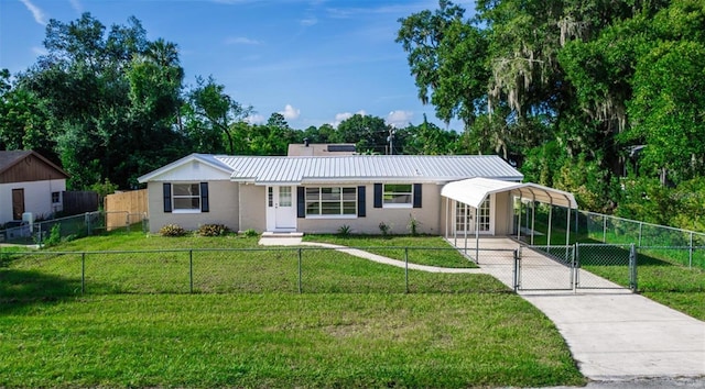 view of front of house featuring a carport, driveway, a front lawn, and a gate