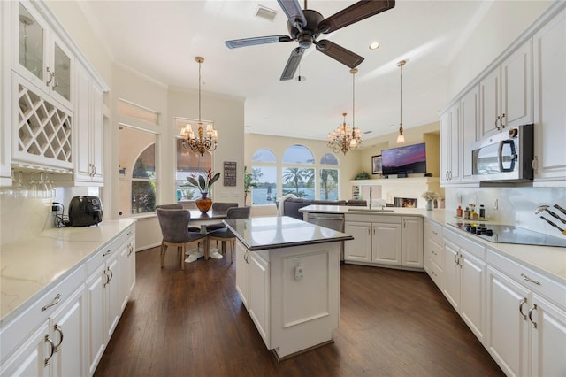 kitchen with tasteful backsplash, visible vents, appliances with stainless steel finishes, a peninsula, and white cabinets