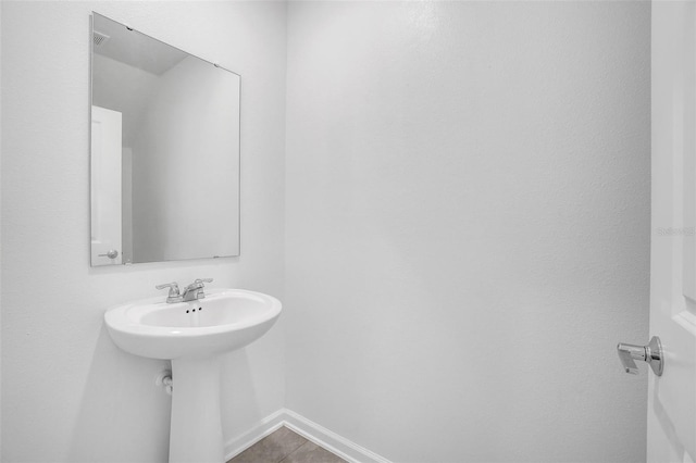 bathroom featuring baseboards and tile patterned floors