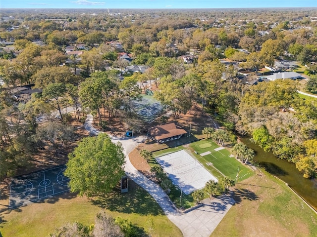 birds eye view of property featuring a forest view