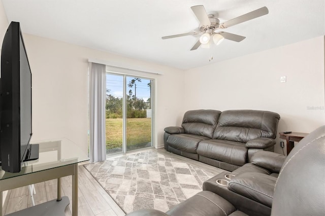 living area featuring light wood-type flooring and ceiling fan