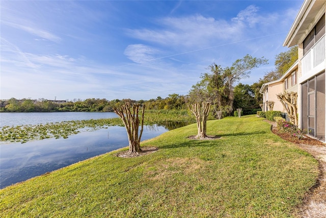 view of yard featuring a water view