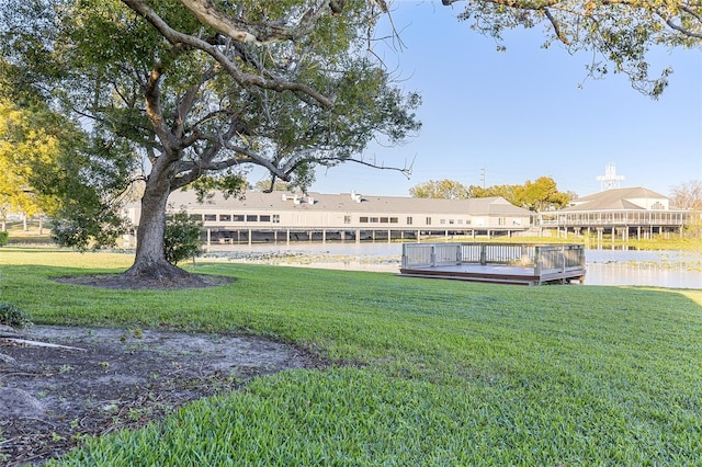 view of yard featuring a water view