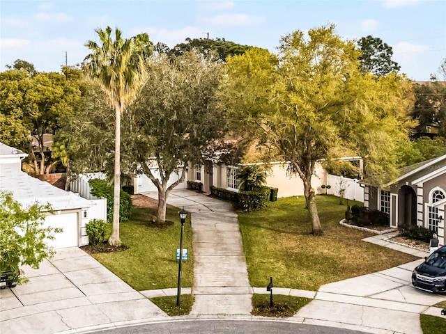 view of property's community featuring fence and a yard