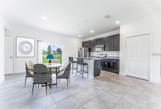 dining room featuring baseboards, light tile patterned floors, visible vents, and recessed lighting