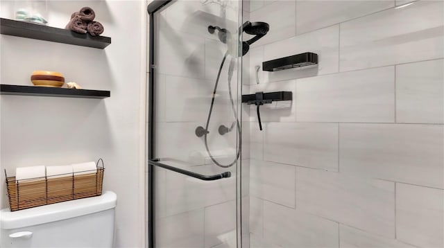 full bathroom featuring a shower stall and toilet