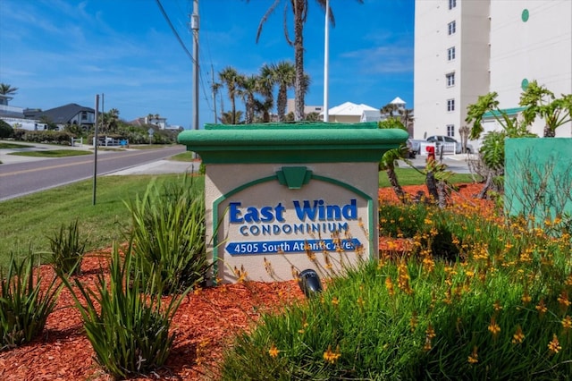 view of community / neighborhood sign