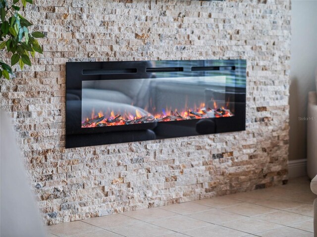 room details featuring a glass covered fireplace