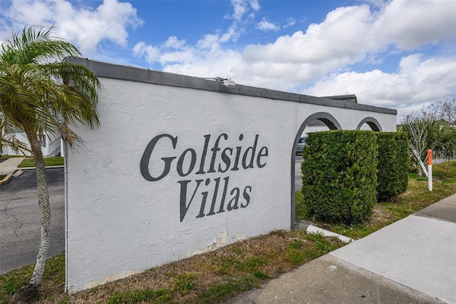 view of community / neighborhood sign