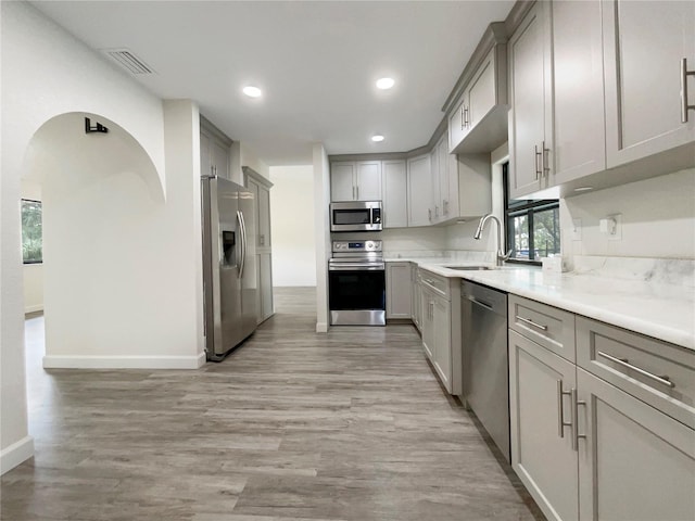 kitchen featuring visible vents, appliances with stainless steel finishes, gray cabinets, and recessed lighting