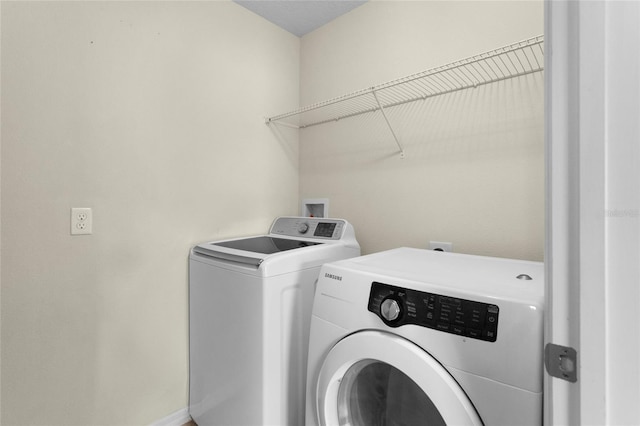 2015 Shalimar Loop, Sanford, FL 32773 - washroom featuring washing machine and dryer