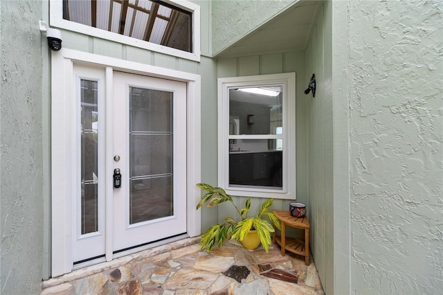 view of exterior entry with stucco siding