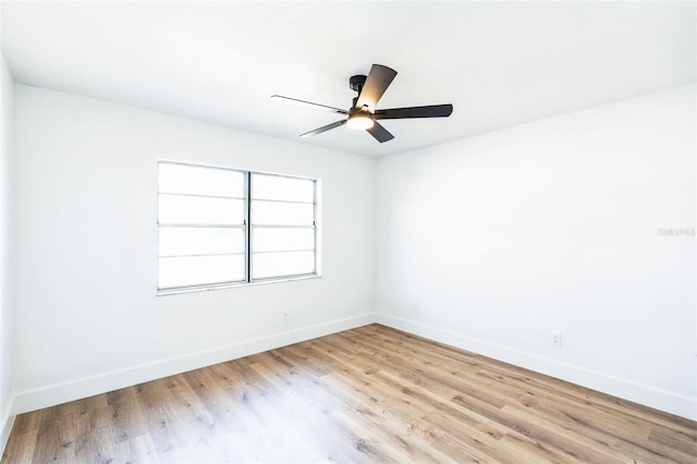 unfurnished room featuring light wood-style floors, baseboards, and a ceiling fan