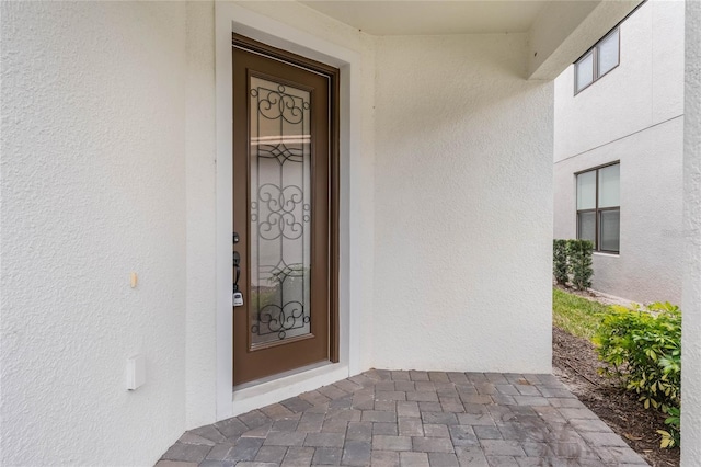 view of exterior entry featuring stucco siding