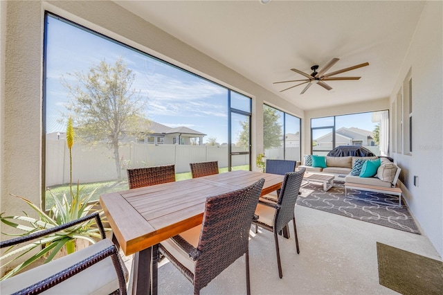 sunroom / solarium with ceiling fan