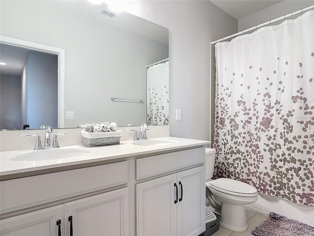 full bath featuring visible vents, a sink, toilet, and double vanity