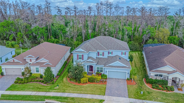 bird's eye view featuring a wooded view