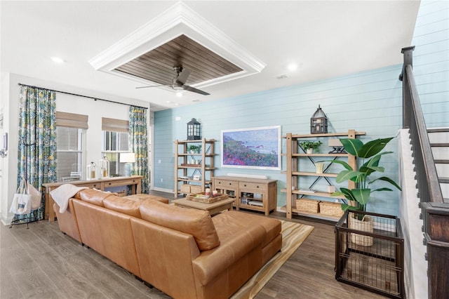 living area with a ceiling fan, wood finished floors, and recessed lighting