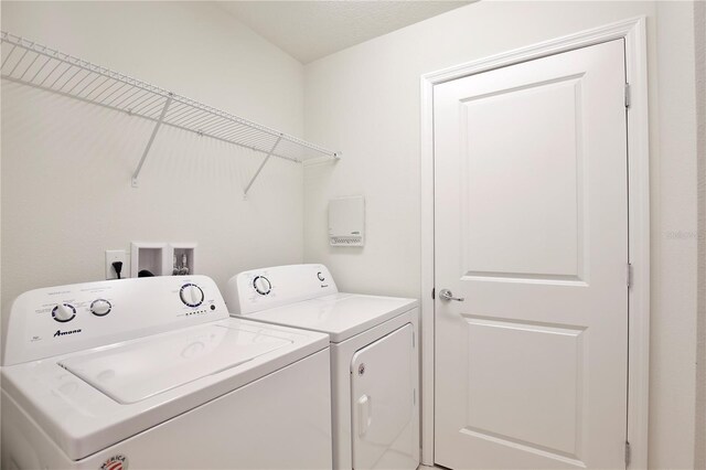 washroom with laundry area and washer and clothes dryer