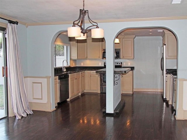 kitchen featuring arched walkways, stainless steel appliances, a sink, dark countertops, and dark wood finished floors